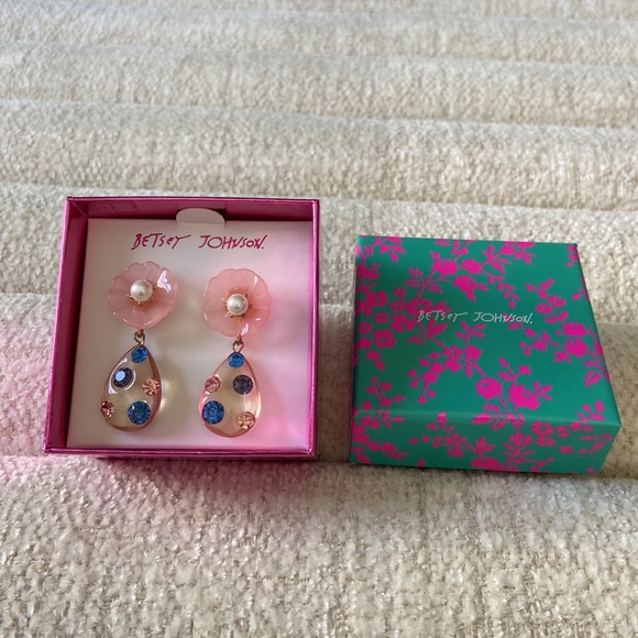 Betsey Johnson flower earrings. - Picture 6 of 7